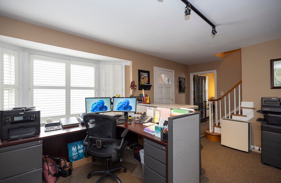 More Photos Of 4024 West Chester Pike, Newtown Square Office For Lease