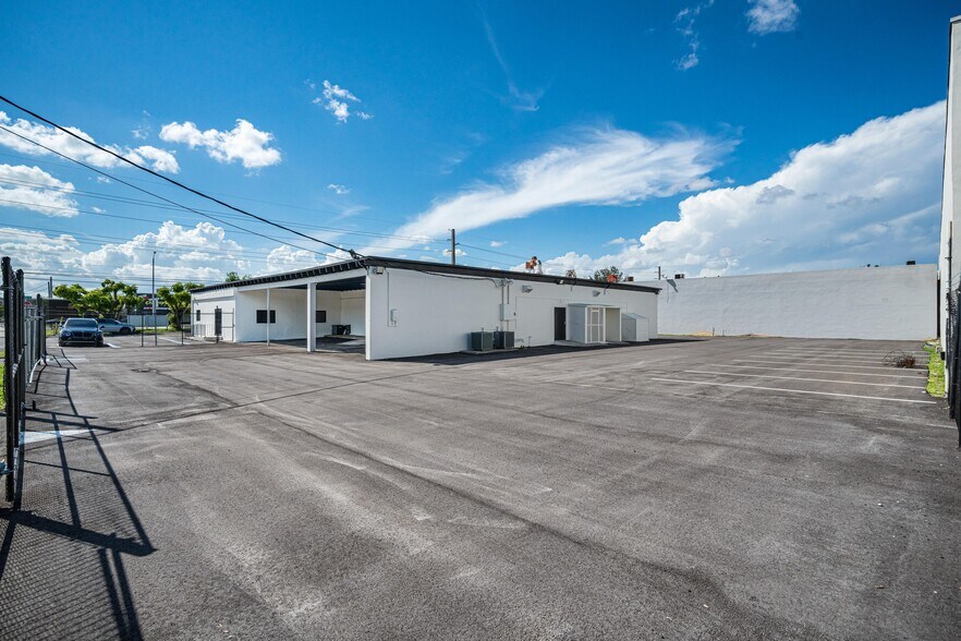 More Photos Of 4301 NW 72nd Ave, Miami Warehouse For Lease