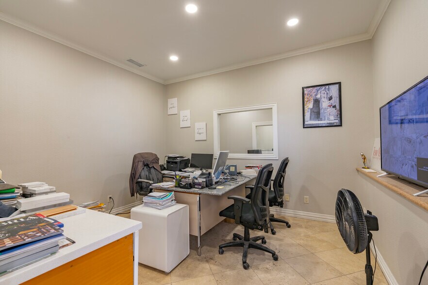 More Photos Of 10582 Spangler Rd, Dallas Manufacturing For Sale