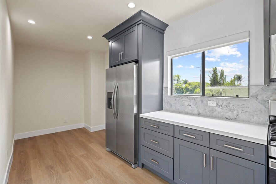 More Photos Of 2001 Penmar Ave, Venice Apartments For Sale