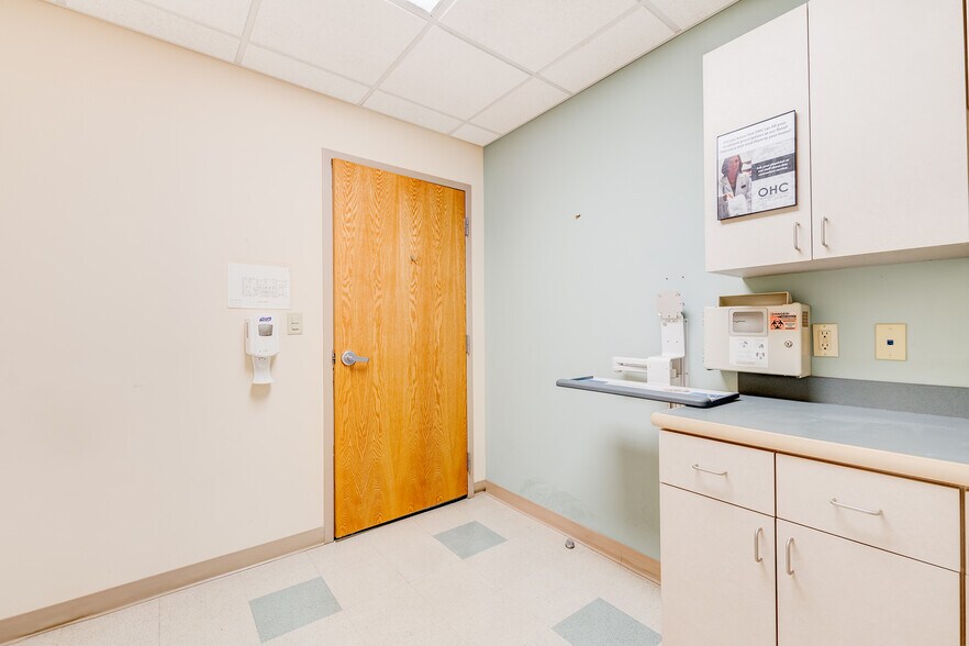More Photos Of 860 NW Washington Blvd, Hamilton Medical For Lease