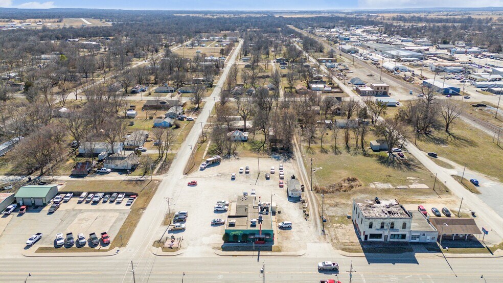 More Photos Of 319 E Illinois Ave, Vinita Restaurant For Sale