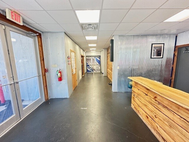 More Photos Of 5135 US-167, Ruston Light Distribution For Sale