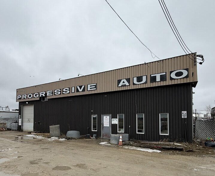 More Photos Of 2026 Oak Grove Rd, Grande Pointe Industrial For Lease