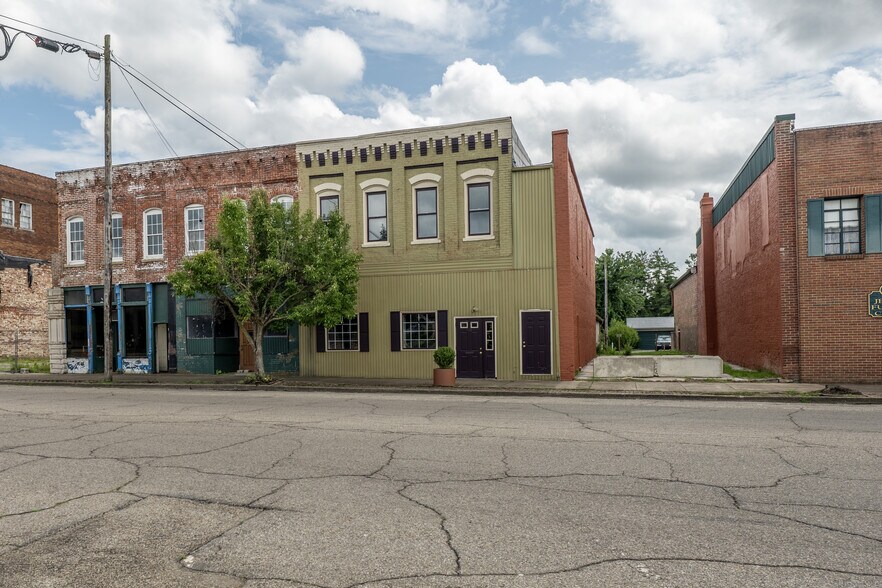 More Photos Of 24112 E 2nd St, Wellston Office For Sale