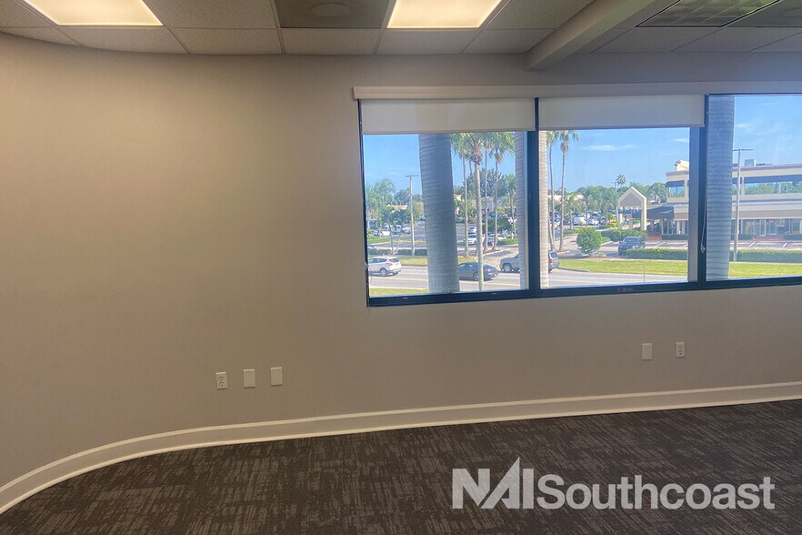 More Photos Of 2400 SE Federal Hwy, Stuart Office For Lease