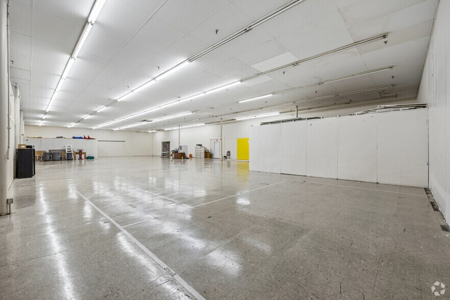 More Photos Of 3200 Roosevelt Blvd, Middletown Unknown For Lease