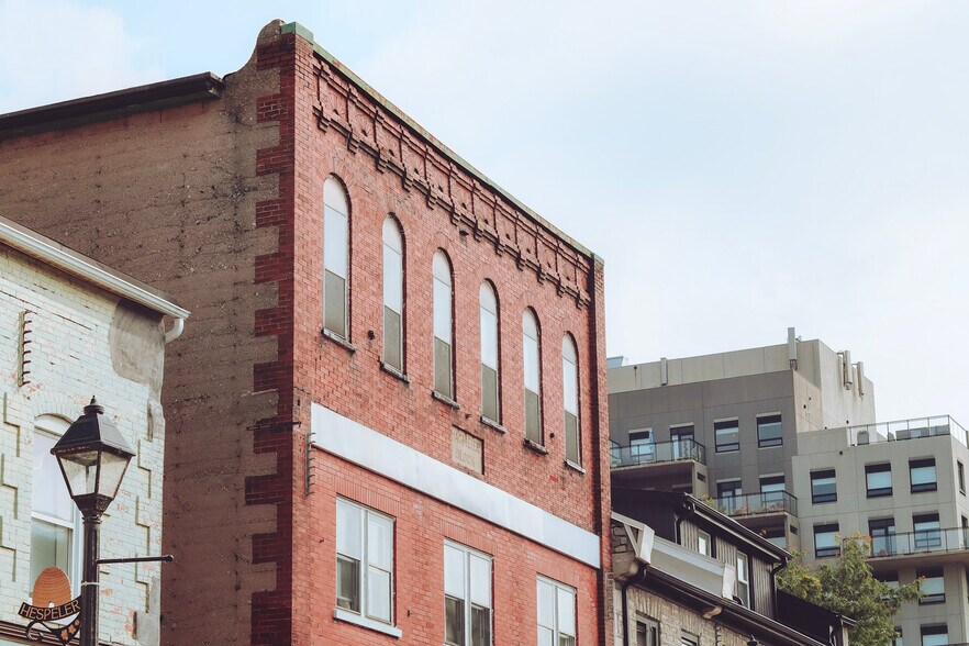 More Photos Of 16 Queen St W, Cambridge Apartments For Lease