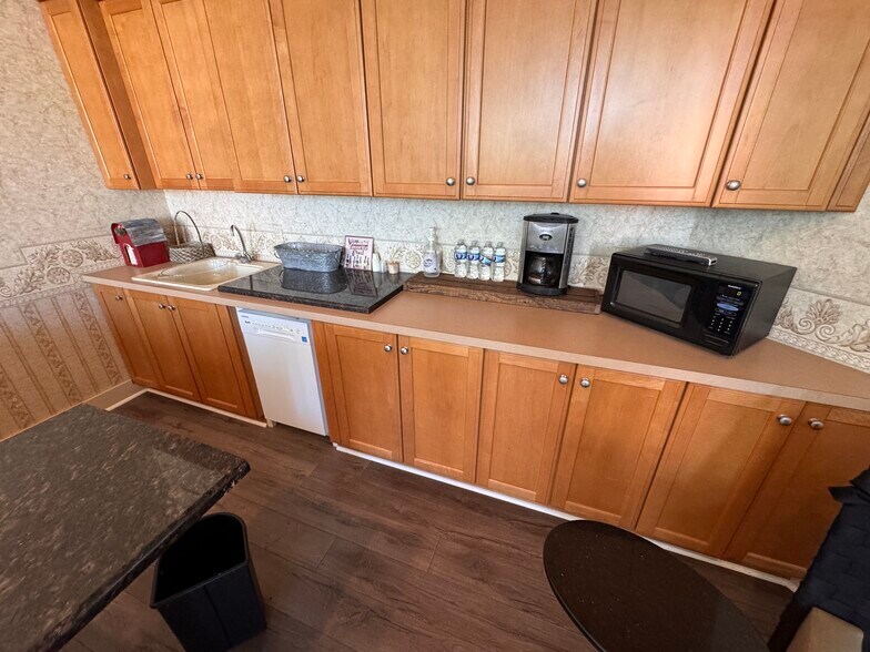 More Photos Of 145 Riley St, Dundee Storefront Retail Office For Sale