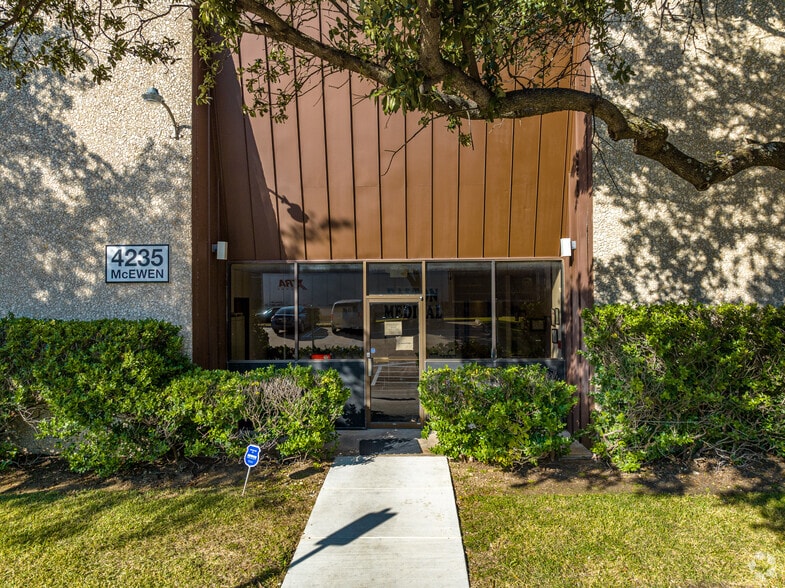 More Photos Of 4215 McEwen Rd, Dallas Distribution For Lease