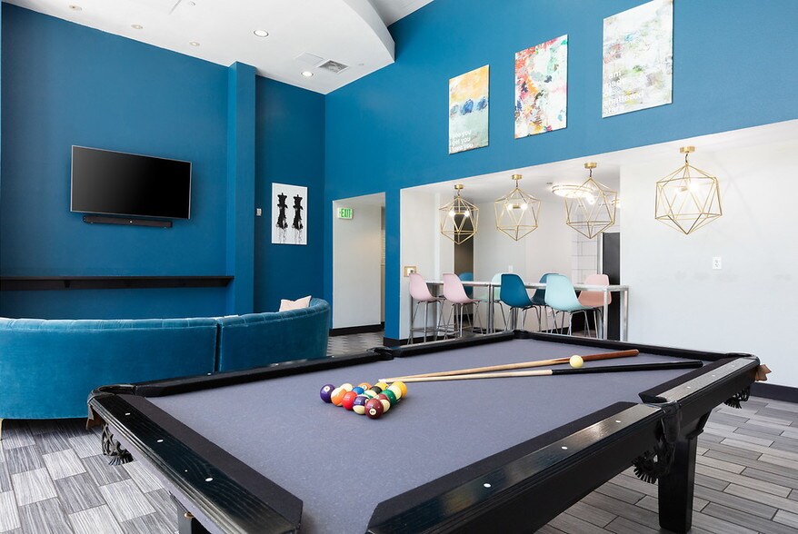 More Photos Of 6399 Christie Ave, Emeryville Apartments For Lease