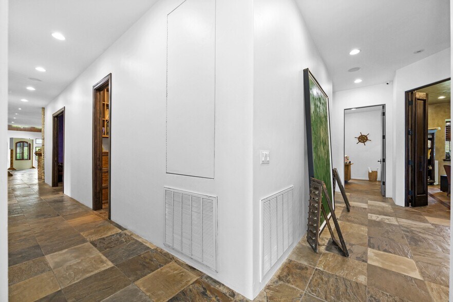 More Photos Of 1703 Highway 35 S, Rockport Office Residential For Lease