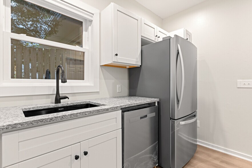 More Photos Of 69 Newbury St, Portland Storefront Retail Residential For Sale