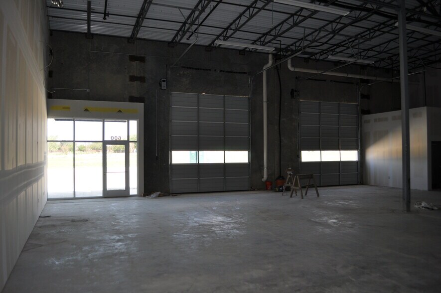 More Photos Of 550 W Round Grove Rd, Lewisville Showroom For Lease