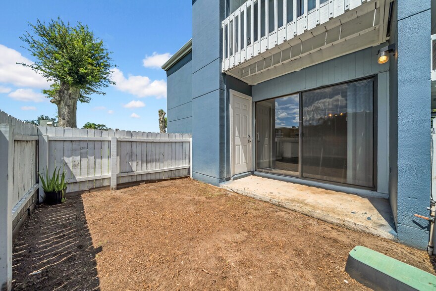 More Photos Of 2019 5th St W, Bradenton Apartments For Sale