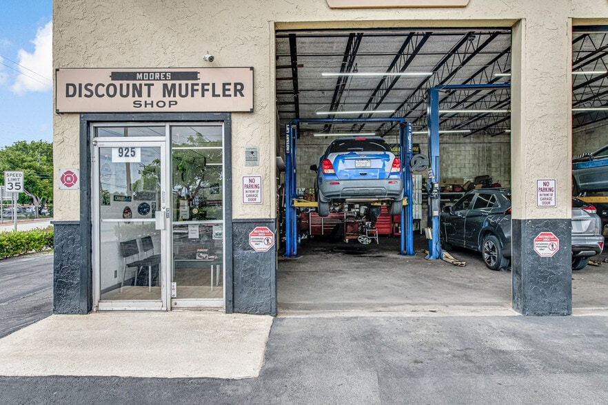 More Photos Of 925 N Federal Hwy, Boynton Beach Auto Repair For Sale