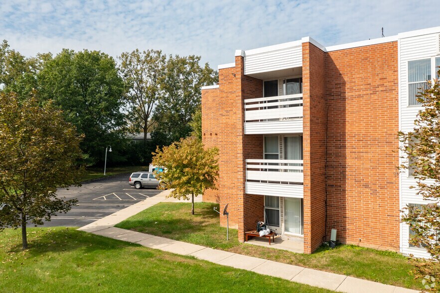 More Photos Of 28301 Franklin Rd, Southfield Multifamily For Sale