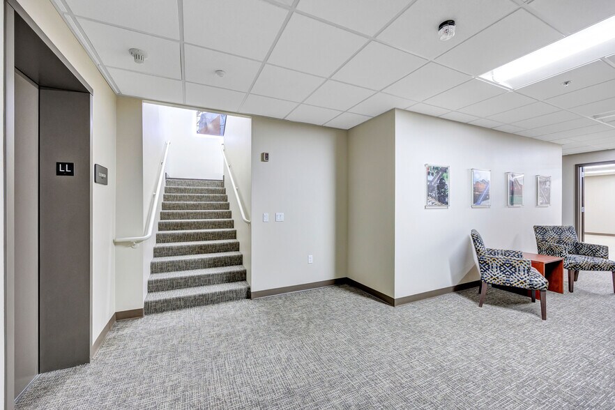 More Photos Of 960 Hansen Rd, Green Bay Office For Lease