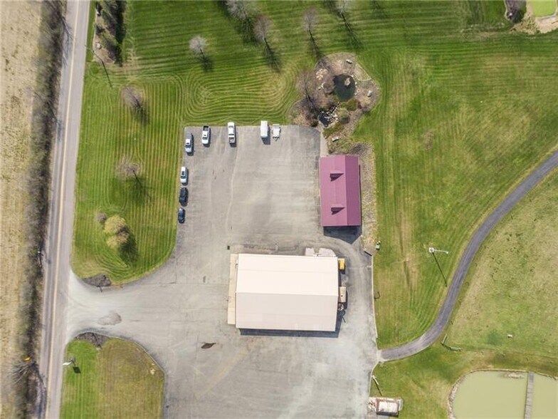 More Photos Of 208 W Mud Pike, Rockwood Office For Sale
