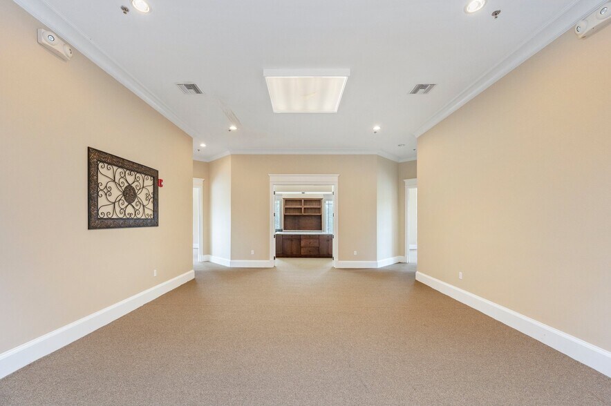 More Photos Of 3201 Heritage Plantation Blvd, Laurel Hill Office For Sale