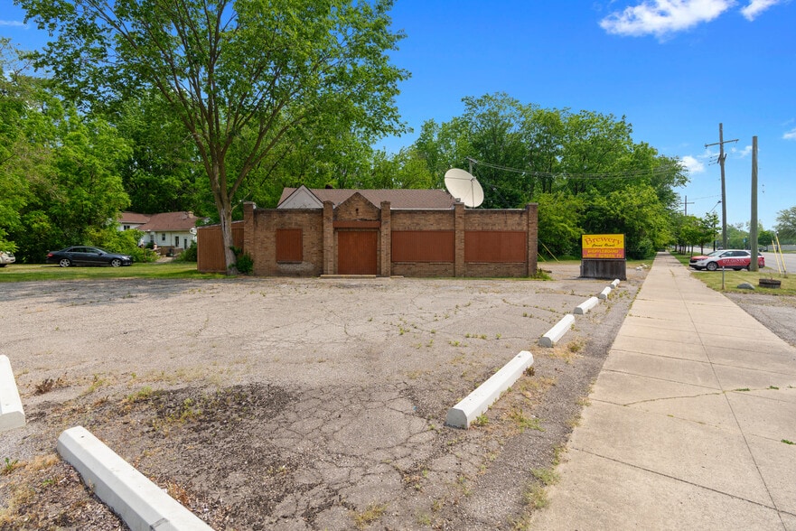 More Photos Of 21090 Goddard Rd, Taylor General Retail For Sale