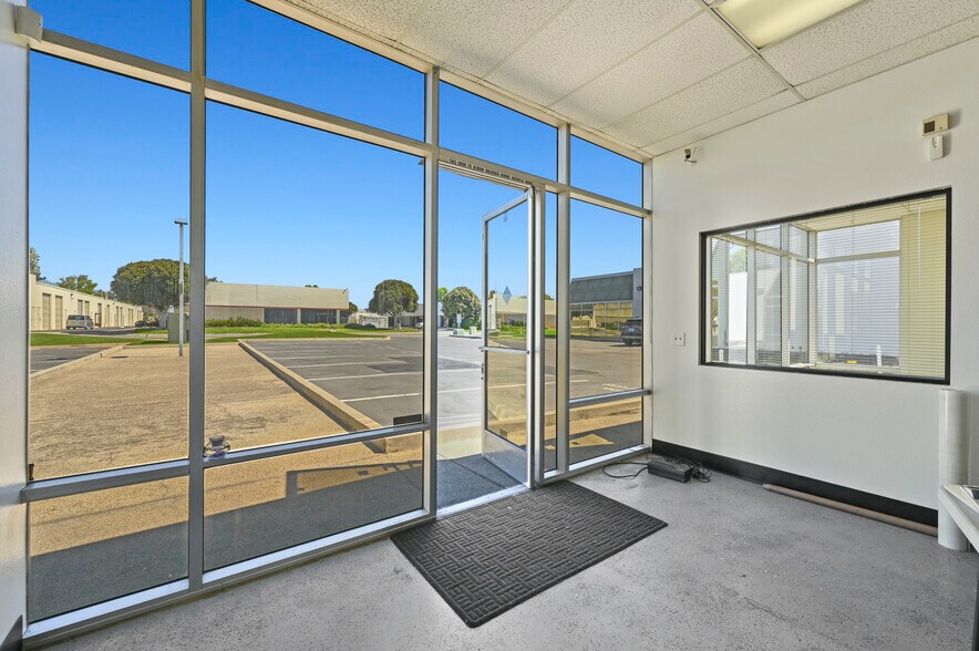 More Photos Of 1265 Stone Dr, San Marcos Manufacturing For Sale