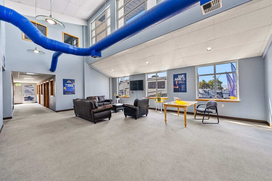 More Photos Of 3976 Crater Lake Ave, Medford Auto Dealership For Lease