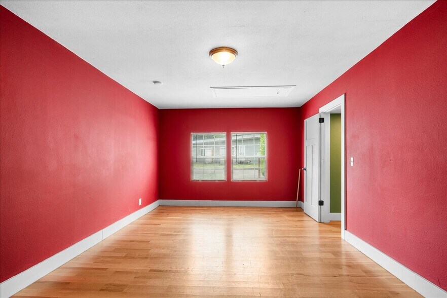 More Photos Of 119 Wesley (605 Miller) St, Silverton Apartments For Sale