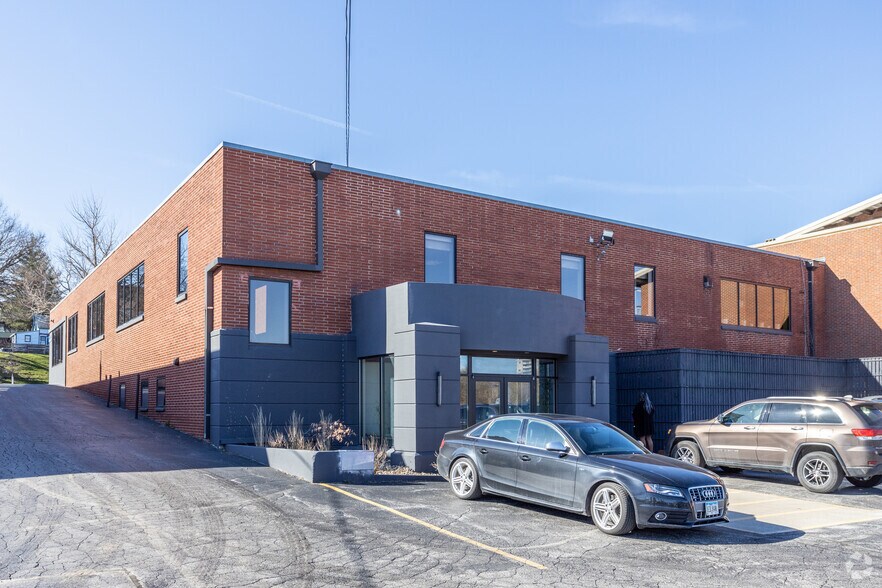 More Photos Of 2501 Grand Ave, Des Moines Office For Lease