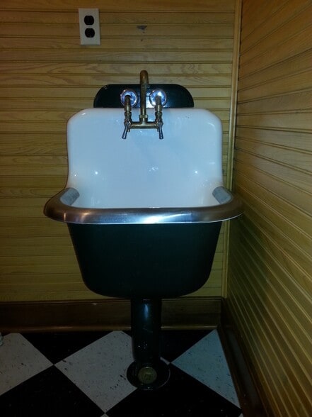 More Photos Of 815-817 Rosedale Dr, New Orleans Office For Sale