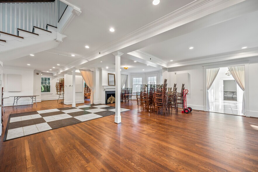 More Photos Of 507 N Church St, Greensboro Specialty For Sale