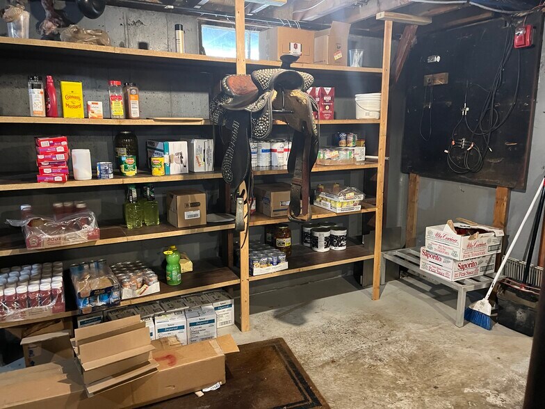 More Photos Of 6 Hartland Blvd, East Hartland Restaurant For Sale