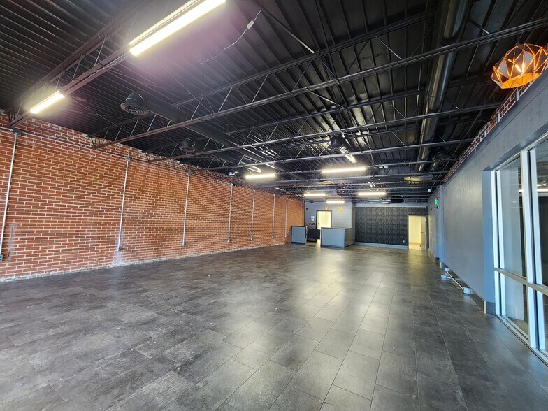 More Photos Of 521 S Glenstone Ave, Springfield General Retail For Lease