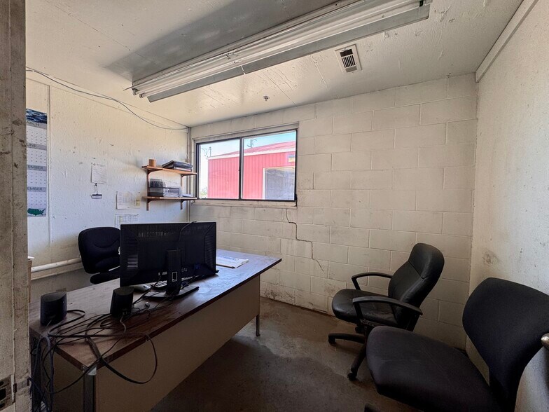 More Photos Of 205 W Main St, Bushnell Industrial For Sale