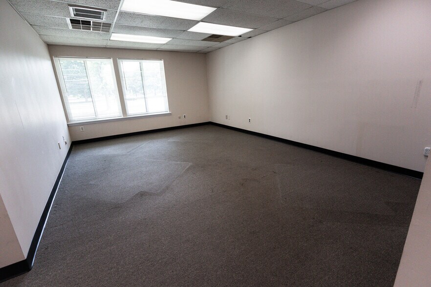 More Photos Of 1002-2001 Lincoln Dr W, Marlton Office For Lease