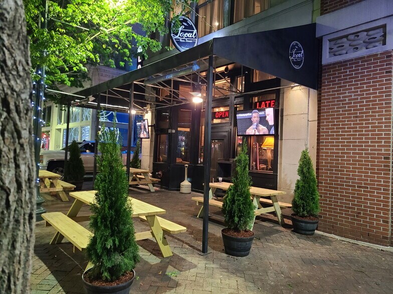 More Photos Of 95 S Main St, Memphis Storefront Retail Office For Lease