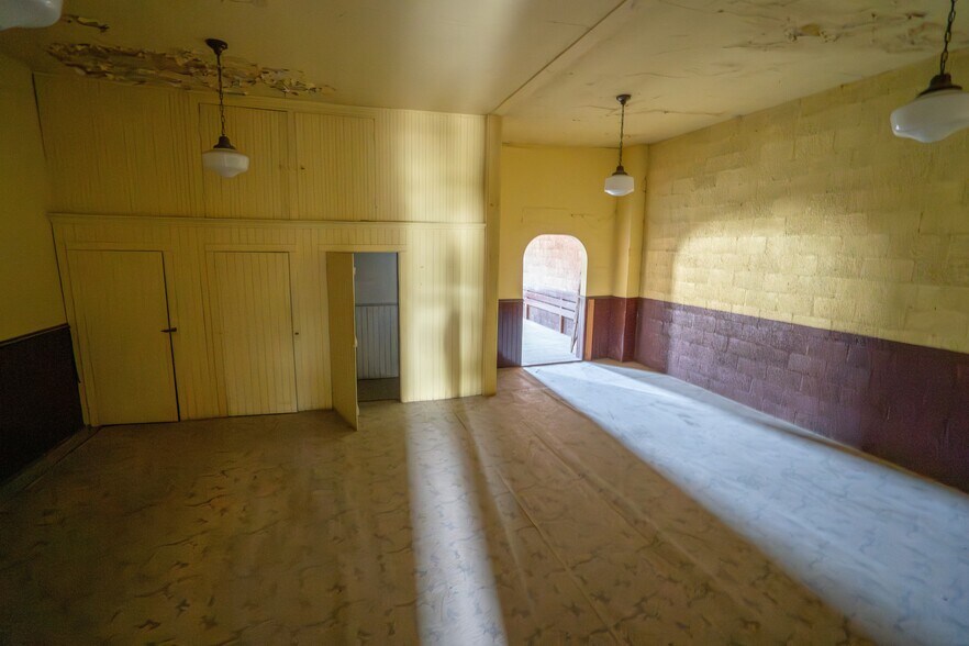 More Photos Of 433 Main St, Frankfort General Retail For Sale