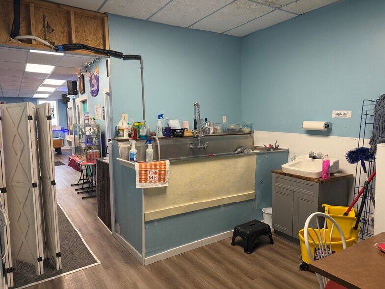 More Photos Of 130 Central Ave, Kincaid General Retail For Sale