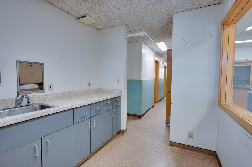 More Photos Of 154 Sturbridge Rd, Charlton Veterinarian Kennel For Lease