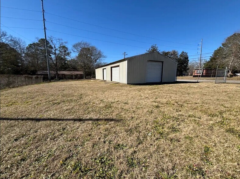 More Photos Of 262 Ash St, Cochran Warehouse For Sale