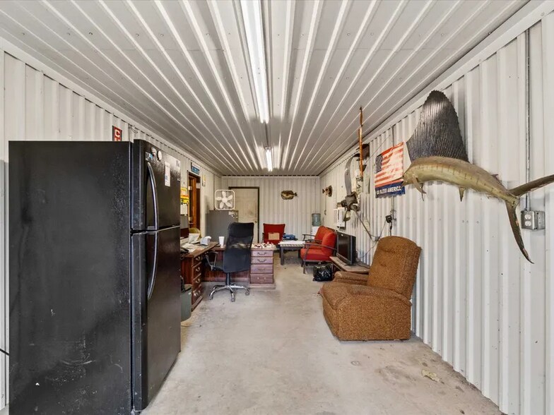 More Photos Of 420 E Scott St, Gilmer Industrial For Sale