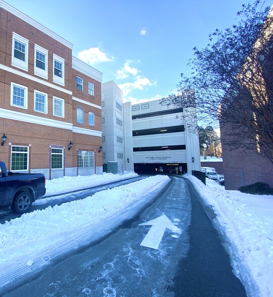 More Photos Of 3950 University Dr, Fairfax Office For Lease