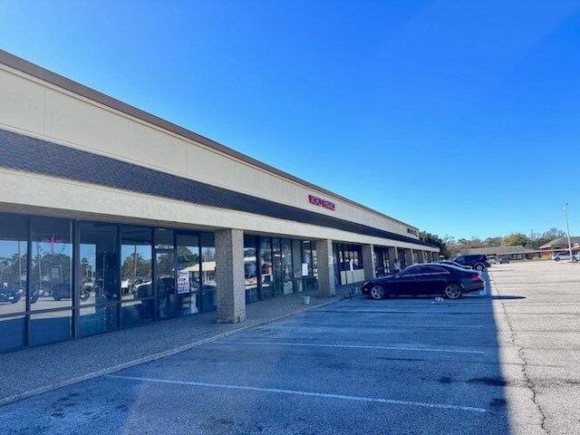 More Photos Of 3955-3965 Phelan Blvd, Beaumont Unknown For Lease