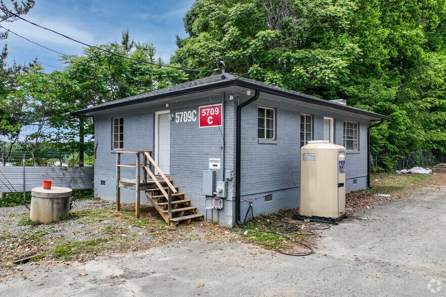 More Photos Of 5709 Robin Wood Ln, Winston-Salem Unknown For Lease