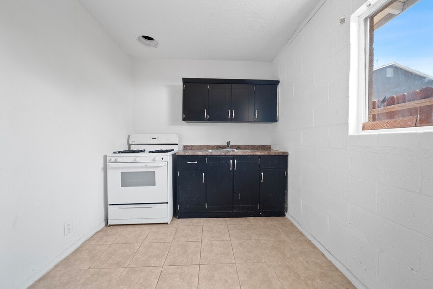More Photos Of 942 G St, Brawley Multifamily For Sale