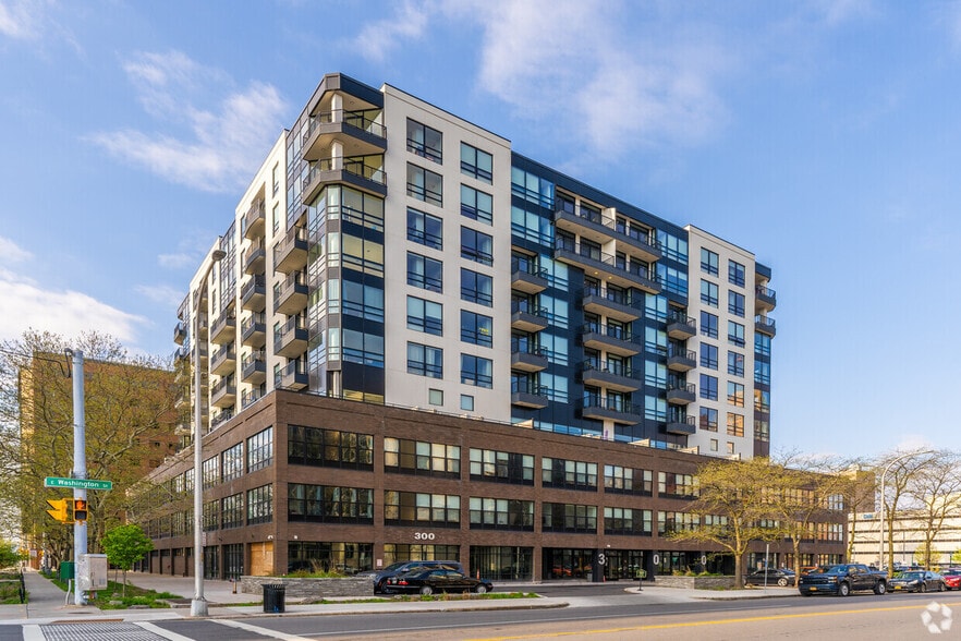 More Photos Of 300 E Washington St, Syracuse Apartments For Lease