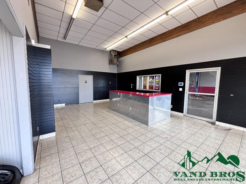More Photos Of 2409 W 10th St, Greeley Auto Repair For Lease
