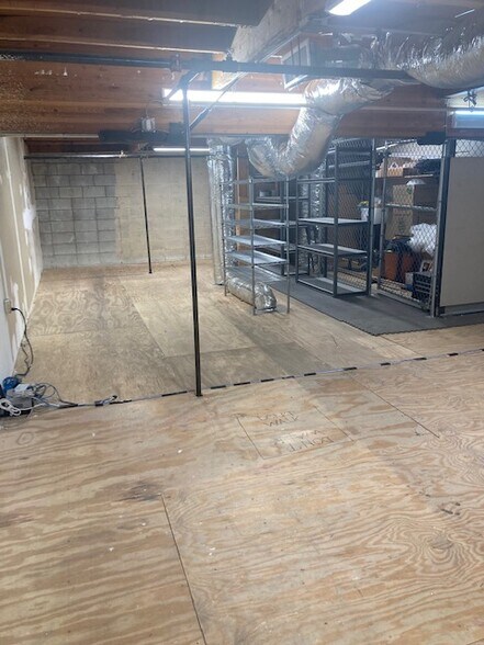 More Photos Of 4848 Colt St, Ventura Manufacturing For Sale