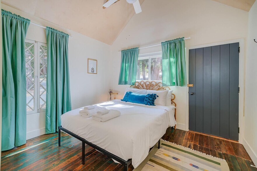 More Photos Of 25807 State Highway 189, Twin Peaks Hotel For Sale