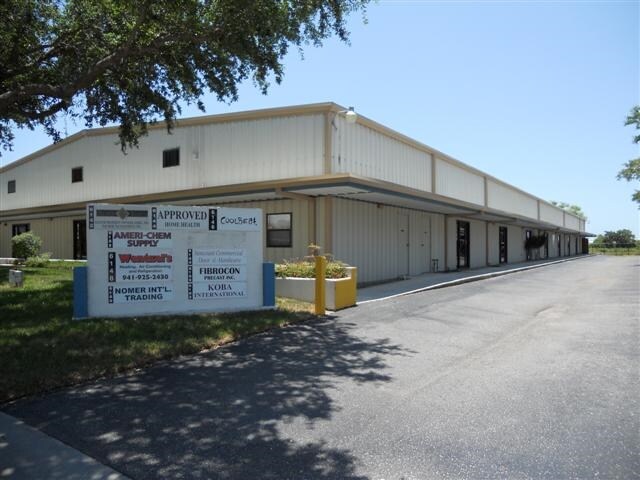 More Photos Of 6142-6162 Clark Center Ave, Sarasota Warehouse For Lease